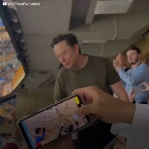 111K views · 143 reactions | Podobnie jak wiele innych znanych na cały świat postaci, Elon Musk był obecny na finale mundialu w Katarze 2022, aby zobaczyć, jak Messi i spółka podnoszą trofeum na boisku. Potentat nie był tam jednak po to, by oglądać piłkę nożną. W loży VIP przebywał z ważnymi kontrowersyjnymi milionerami, z którymi robił szemrane interesy. | Potentaci | Facebook