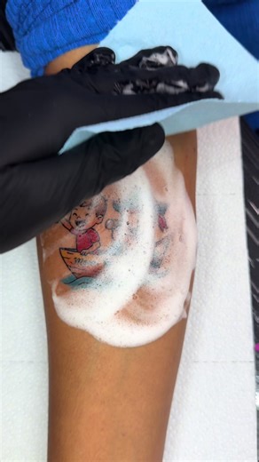 🖤 Mantra Tattoo & Piercing 🖤 Un estudio donde el tatuaje se realiza con técnica, respeto y atención al detalle. Cada pieza se trabaja de forma personalizada, cuidando el proceso, la higiene y la intención detrás de cada diseño. Creemos en el arte que conecta con quien lo lleva y en marcar la piel con significado. 📍 Puebla 📲 Agenda y cotizaciones: 221 320 5672 #MantraTattoo #TattooPuebla #TattooStudio #ArteEnLaPiel #InkLife