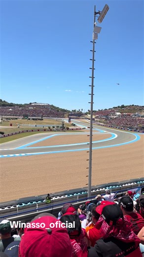 Winasso_oficial: resumen y etiquetas del video motogp y Wisin Ríos Flores