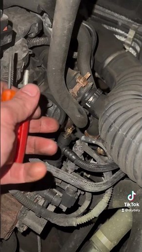 How to bleed the fuel system after replacing the fuel filter on a Ford Transit Custom #fordtransit