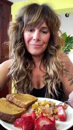 If you stress about the scale not going down everyday like you’d like please like, save and share this post!!! ⁣ The more I coach, the more I realize how many people only focus on that scale number ⁣ The scale should not be the only thing you focus on when trying to lose weight. ⁣ ⁣ If you think it should go down everyday you are wrong... ⁣ ⁣ FAT LOSS DOES NOT ALWAYS = SCALE WEIGHT LOSS ⁣ ⁣ Anyone can lose weight on the scale! Go pee, take a dump, and starve yourself with low calorie diets and s