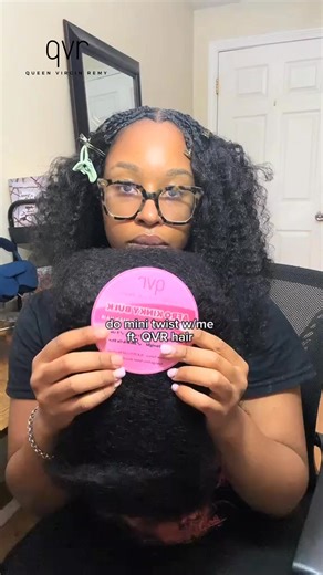 🦋 Refresh your style with QVR 🦋 Mini twists have never looked this good 🎉 🤩 Light & comfortable all day 💯 Zero tangles & shedding 💆🏽‍♀️ Super easy to separate & manage ✨ 💇🏽‍♀️ Hair Details: 5 packs 20'' QVR Kinky Bulk Human Hair Natural Black 🎥 Styled by @melissamonexant | QVR_hair