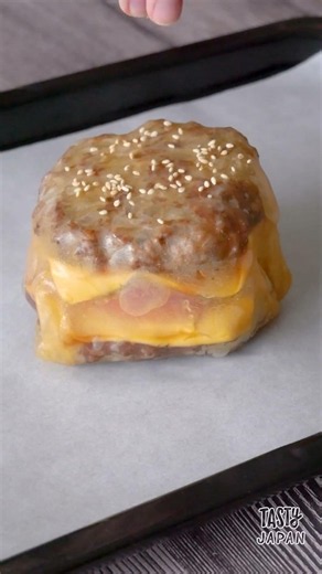 【ライスペーパーで包んで焼いてみて】肉汁を閉じ込める！新感覚のハンバーガー / Rice Paper Wrapped Cheeseburger