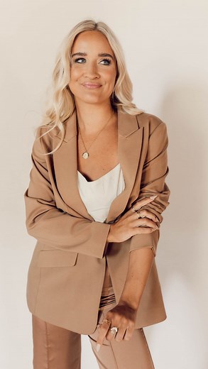 Chloe Elise—Money Expert on Instagram: "2023 is the year you get what you want, and you pay less for it👇🏻 Think of all the things you will spend (or have spent) money on this year. ✈️ Travel/AirBnbs 🏋🏼‍♀️ Gym membership 🔑 Rent 🚗 Car, insurance, repairs 💍 Wedding stuff 🐶 Pet stuff 🛋 Electronics/furniture Now think if you could have all the things you were going to buy, but you could pay less for it. You’d be down, right? Let’s talk about negotiating...it’s my JAM. It was one of the first