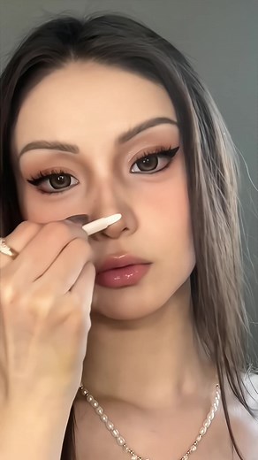 Which girl doesn’t like shiny eye makeup? #makeup #makeuptutorial #eyemakeup #eyeshadow #fyp #foryou