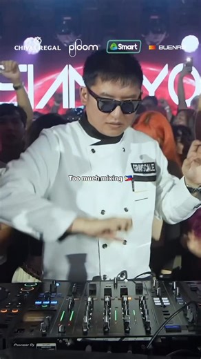 Siangyoo on Instagram: "Too much mixing… 📍 @grayscalesocialclub 🎥 @nelo_trinidad"