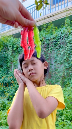 Kids are so cute - what happens if you close your eyes and eat candy in the shape of a Crocodile?