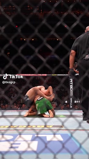 Jean Silva submits Delgado in Round 3 - UFC finish highlights
