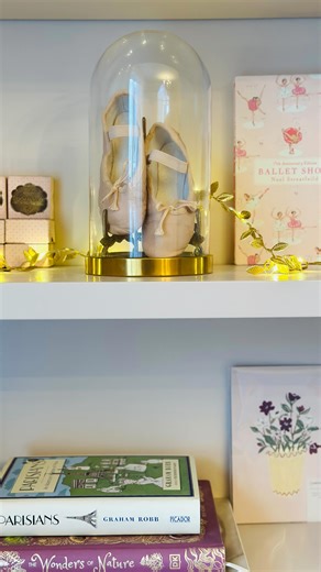 Louise on Instagram: "Think this might be my favourite vintage find ever! I already have a couple of sets of these vintage china flower place card holders and was looking for a set for my daughter’s birthday when I found these gorgeous ones on Etsy! The individual boxes are so beautiful with the little metal plate on each one 🤩🌸🍃💫"