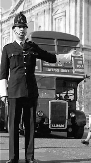 London, England in 1966 - Restored Footage #timetravel #london #londonhistory