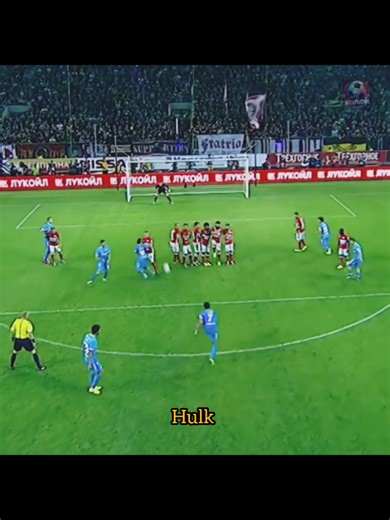 Hulk demuestra su potencia en el balón con habilidad