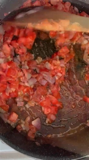 Ful medames is a classic Egyptian fava bean stew made with olive oil, fresh lemon juice, and warm spices. 🌿✨ Traditionally enjoyed for breakfast, this hearty and flavorful dish comes together in under 30 minutes! Check the recipe here https://www.unicornsinthekitchen.com/ful-medames-recipe/ | Unicorns in the Kitchen