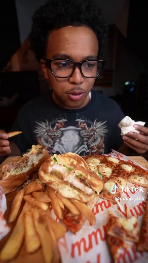 Red Robin Mukbang Experience: Savoring Juicy Burgers