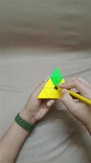 Pyraminx cube corner solve ? 😱😱😱😱😱 #algorithm #rubikscube #likeme #cubing #rubikscubesolution