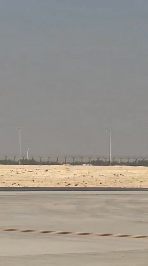 512K views · 995 reactions | #Mundo | Un espectáculo en el Salón Aeronáutico de Dubái se vio interrumpido por el impacto de un avión de combate Tejas indio, que cayó durante su maniobra; los equipos de emergencia actuaron de inmediato y ya se investiga la causa del accidente. | UNE TV | Facebook