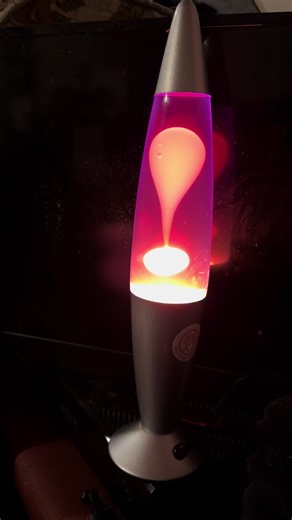 🌀✨ 90’s nostalgia in lava lamp form. Bring back the chill with this retro lava lamp that feels straight out of a 90’s bedroom or blockbuster night. Watch the colorful wax blobs melt, swirl, and flow for instant throwback vibes — perfect for late-night gaming, mood lighting, or aesthetic room decor. 🌈 Classic lava lamp glow 📼 Major 90’s throwback energy 🛋️ Perfect for bedrooms, desks, and chill spaces 🎁 Nostalgic gift for retro lovers 😌 Relaxing, ambient lighting Turn it on, turn the lights