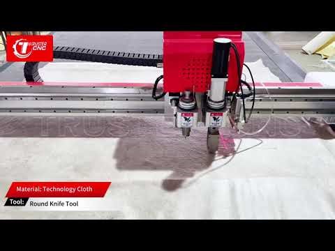 Single-layer technical fabric cutting machine with circular blade