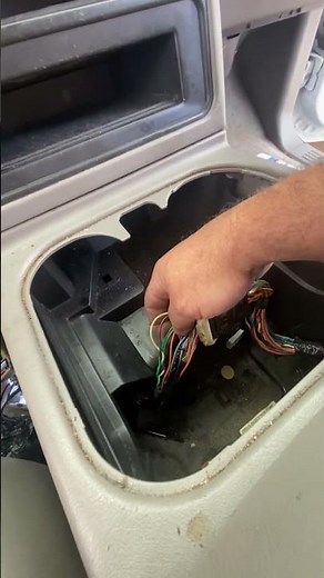 Cuándo él amplificador no sirve haz un bypass 2004 Chevy Yukon