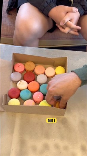 Do the colors of macaroons matter? #macaroons #foodie #dessert #sweet