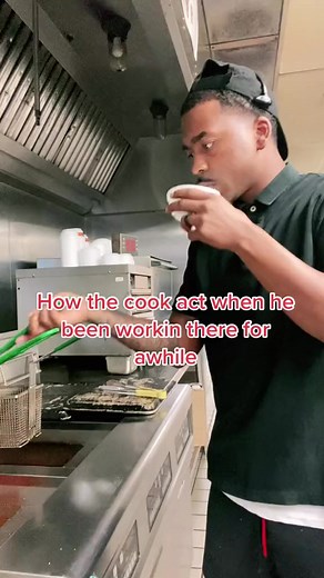 4.8M views · 33K reactions | How every fast food cook be 藍藍 #fastfood #cook #explore | Duke | Facebook