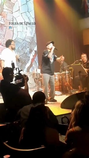 Zeca Pagodinho foi o homenageado da nona edição do Prêmio da União Brasileira de Compositores. No evento, que aconteceu nesta quarta-feira (10), no Rio de Janeiro, Xande de Pilares e MC Hariel cantaram "Faixa Amarela". 📲 Leia mais na #Folha: folha.com/f5 🎦 Ana Cora Lima | Folha de S.Paulo
