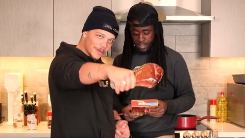 Cooking a Spicy Thanksgiving Feast feat. Hoodmeals