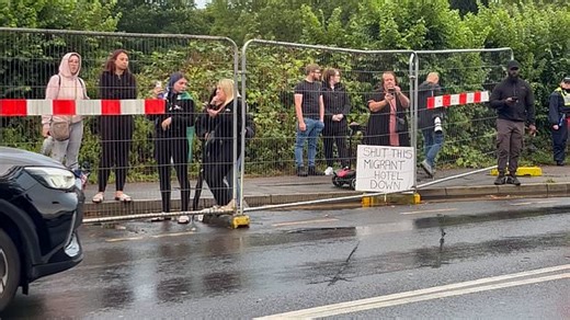 Demonstrators fenced off as Epping protests continue