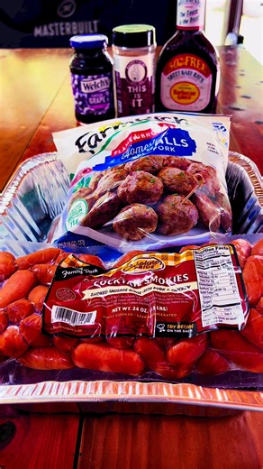 Meatballs and Cocktail Weiners #tailgate #recipe #tailgatetuesday #eastafrica #meatballs #wieners #cocktailrecipes #cocktailwieners #good #yum #deily #sogood | bentley.bbq