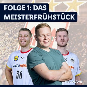 Bock auf einen Blick hinter die Kulissen des Handballs? Dann ist „Frisch vom Feld – Handball hautnah“, das neue Handball-Magazin von Lidl Deutschland, dem offiziellen Frischepartner des Deutschen Handballbundes, genau das richtige für alle Handball-Fans! Alle zwei Monate zeigen wir euch spannende Einblicke in unterschiedliche rund um den Handball. ☕ In der Premierenfolge lädt Gastgeber "Schmiso" Lukas Mertens und Philipp Weber zum „Meisterfrühstück“ ein und erfährt spannende Einblicke der Saison