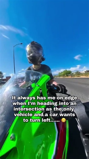 Please See Me 😅 | Riding Through Intersections on a Motorcycle