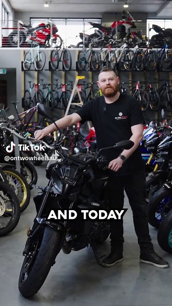 Key-less start, 5-inch screen, seesaw switch, and 3 different ride modes 👀 The new automatic Yamaha MT-09 has got it all ✅ #Yamaha #MT09 #automaticMT09 #ontwowheels #thefunstartshere #AllNew