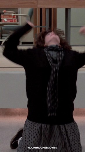 Replying to @sashkinzz Such an iconic scene! #thebreakfastclub #breakfastclub #johnhughes #johnhughesmovies #brianjohnson #johnbender #clairestandish #allisonreynolds #andrewclark