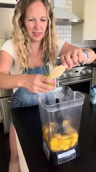 Frozen Mango Mocktail