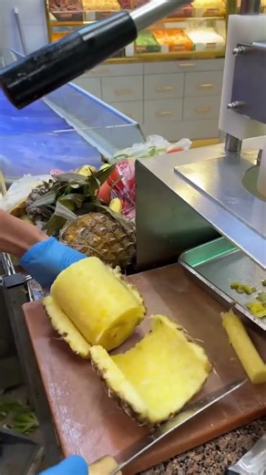how to clean pineapple using a machine #shorts