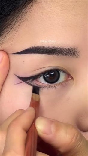 Eyeliner, Makeup Tutorial Cute Look, Skincare || Makeup Artists #shorts