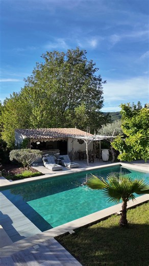 Landscaping Around a Pool