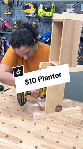 DIY $10 Planter! This is the most popular planter on my site, and it has been built by thousands of you! 😱 Sometimes it is a pinch me moment to know that my ideas and designs exist in so many homes… I truly appreciate each and every one of you.❤️ Free plans are on my website. Click link in the profile and search for “planter” #woodworktok #woodworkingproject #diyplanter #howto #beginnerwoodworking