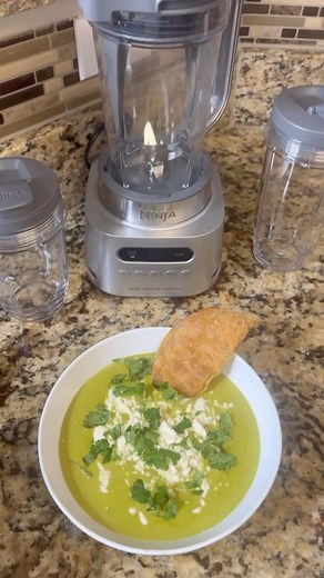 Alfredo Garcia on Instagram: "#SponsoredByNinja Creamy Poblano Soup w/ the NEW Ninja Twisti High Speed Blender Duo by @ninjakitchen The Ninja Twisti High Speed Blender Duo is a great new accessory for the perfect dips, soups, smoothies, etc. Easily accomplish this and much more with the help of these new features: Built in Twist Tamper - easily creates creamy thick foods. 5 preset Auto-iQ programs perfect for any recipe. I personally cannot wait to make more delicious summer dips & refreshing sm