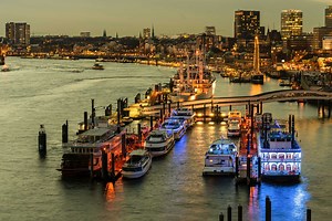 Unvergessliche Reeperbahn Tour mit Lichterfahrt erleben