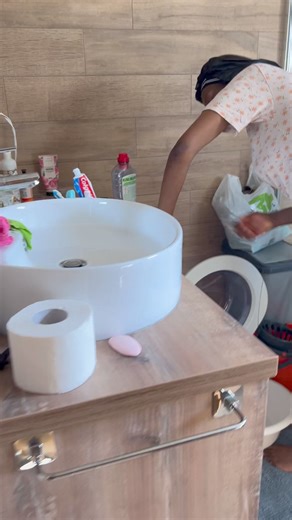 71K views · 1.7K reactions | I caught my pregnant twin sister doing some laundry just to help me around the house even when I’ve told her to leave everything for me. | Nurse glory | Facebook