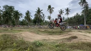 58K views · 656 reactions | Duha ka taga Bukidnon ang nag hapos sa mandirigma ng Cebu City ng Si Clark Gualiza pero hanggang sa likuran lang sila na bayaan paw si Mackung sa bar to bar na Bakbakan grabi nato. | Insak Place vlog | Facebook