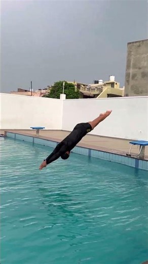 How to dive in swimming pool! Perfect dive entry in pool 🏊‍♂️#swimming #swimtechnique #dive #divest