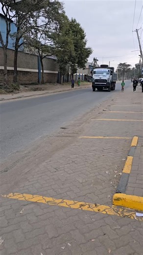 Our Isuzu Fvz Tipper sets the standard for durability, providing a reliable platform that ensures safety, stability and peace of mind on the road. 💪🙏