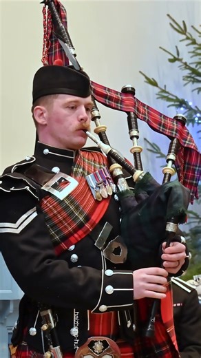 The Atholl Highlanders. #britishsoldier #bagpipes #scotland