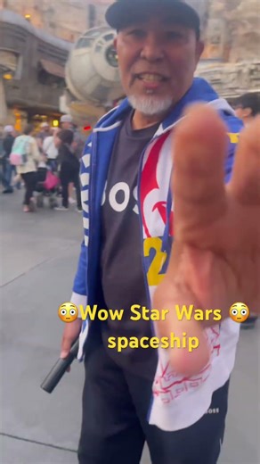 ❤️the beautiful Star Wars spaceship inside Disneyland #travel #happy #fun #shorts #starwars #pinoy