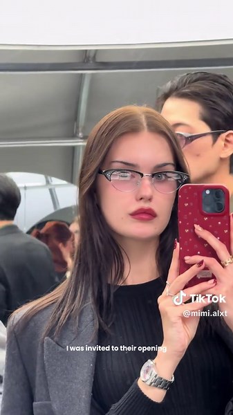 They absolutely went BIG with this place!! A total must-visit in Seongsu💙 @BLUE ELEPHANT #seongsu #seongsupopup #blueelephant #koreashopping #gentlemonster