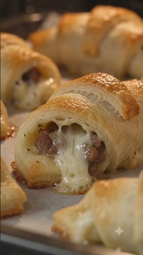 🧀 Cheesy Beef Crescent Rolls
