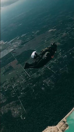 Wingsuit parachute Deployment