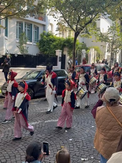 Glitter the Globe on Reels