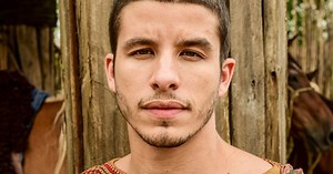 Novela 'Gênesis': Harã (Ricky Tavares) morre ao ser atacado pela população de Ur